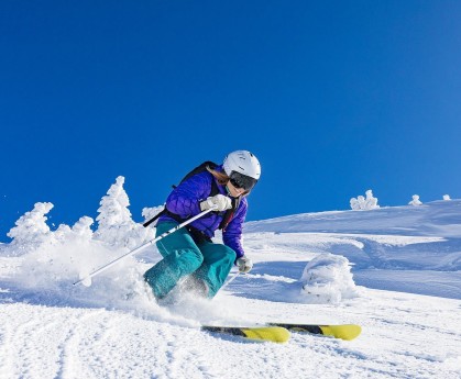 开云网页-曼联两大争议判罚引讨论绝平背后仍有隐患，曼联绝杀出线