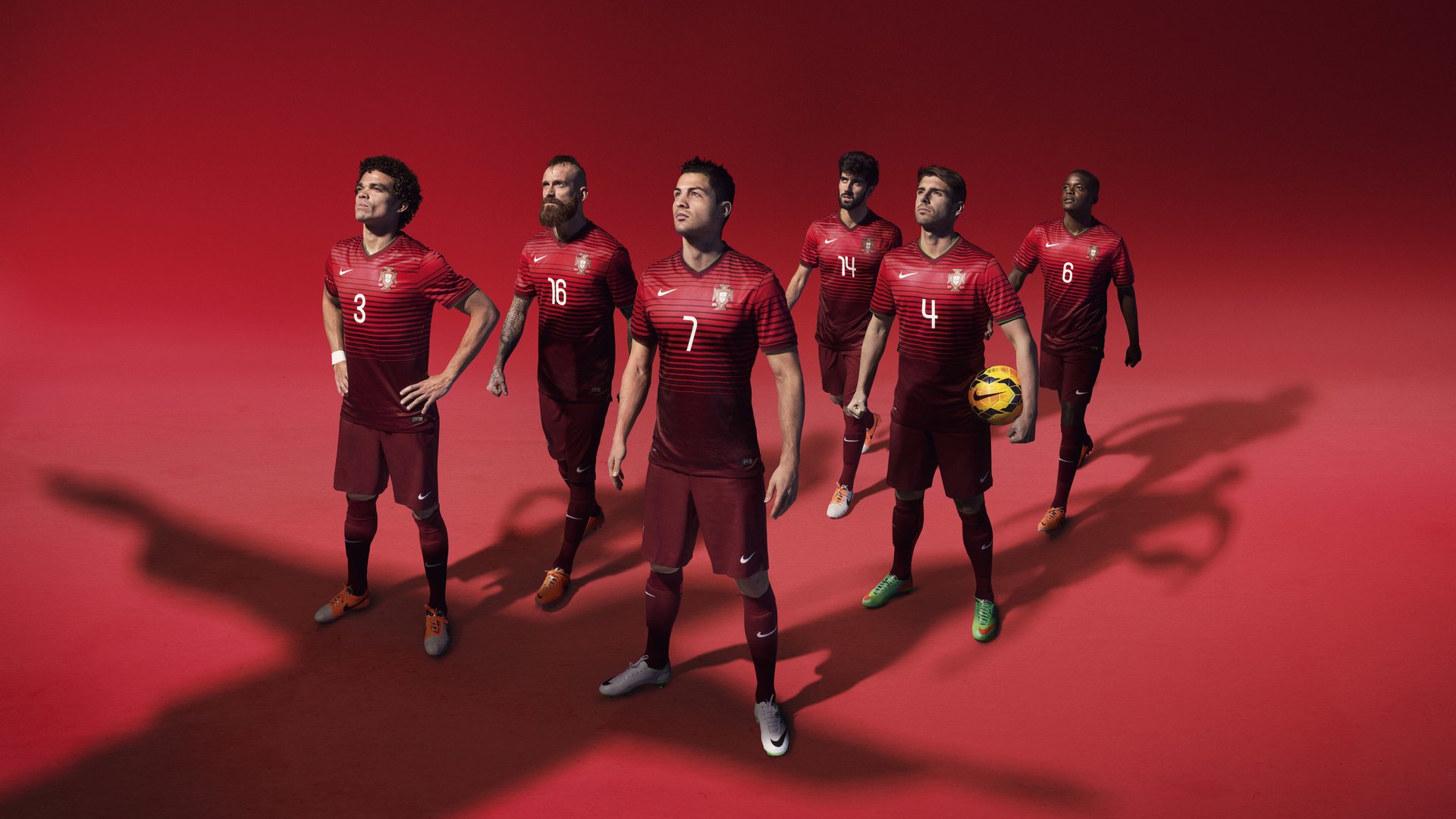 热火防守强硬，团队配合默契，热火防守反击